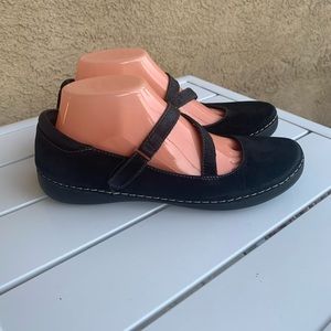 Vionic orthaheel technology black suede Mary Jane with straps size 8.5